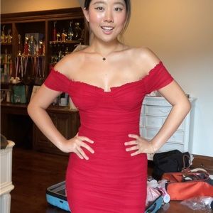 WINDSOR red evening mini dress 
Size M
Worn once!!
Stretchy material, bodycon